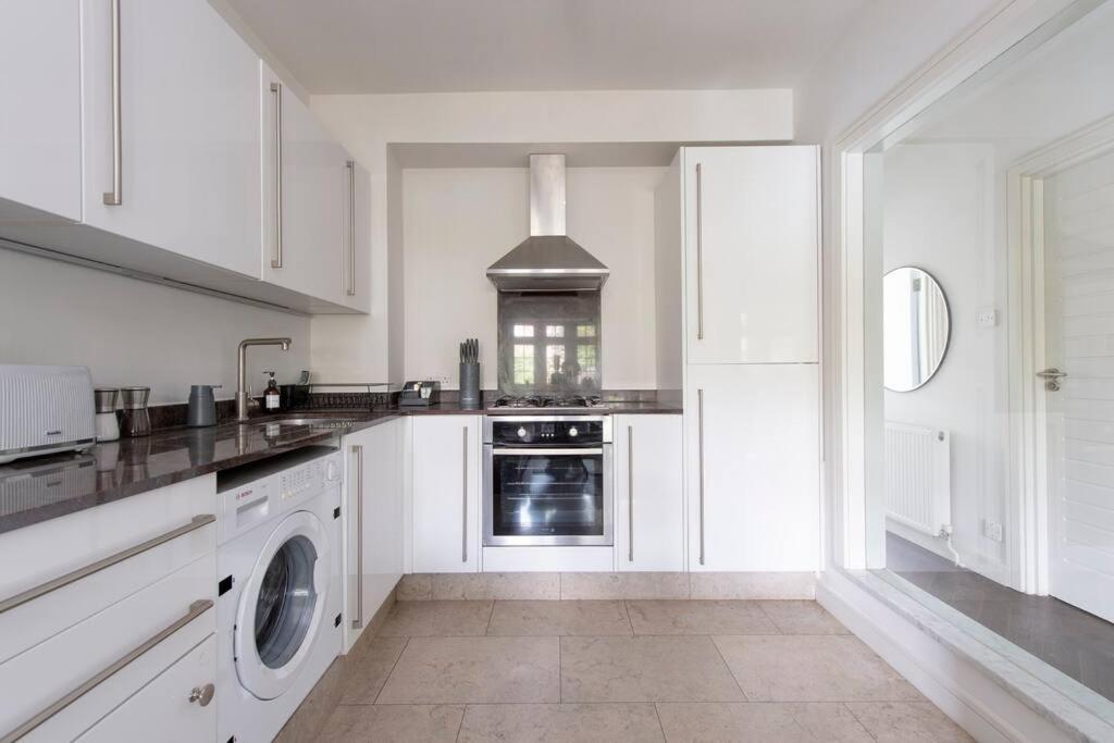 2 Bedroom Modern Urban Sanctuary 1Cc - Cherrydeal Londra Esterno foto